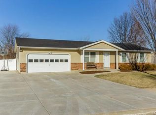 725 Knob Hill Dr, O'Fallon, MO 63366