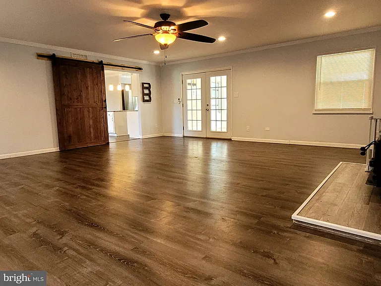 6 Tudor Ct — Photo 6