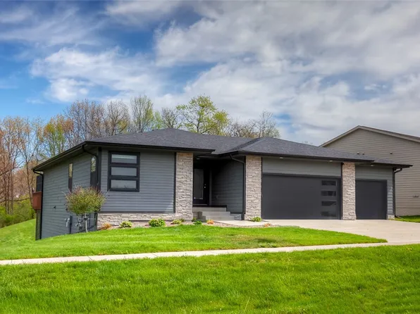 5620 Sunburst Dr, Pleasant Hill, IA 50327
