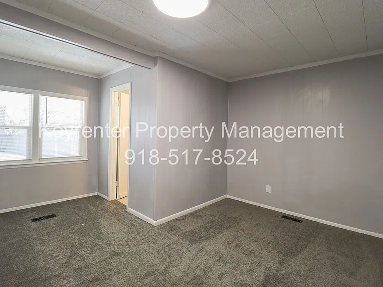 5330 W 2nd St — Photo 14