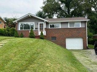 515 Niagara Dr, Irwin, PA 15642