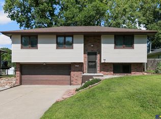 5720 Dogwood Dr, Lincoln, NE 68516