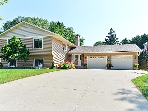 3rd image of 17400 Barrington Ct