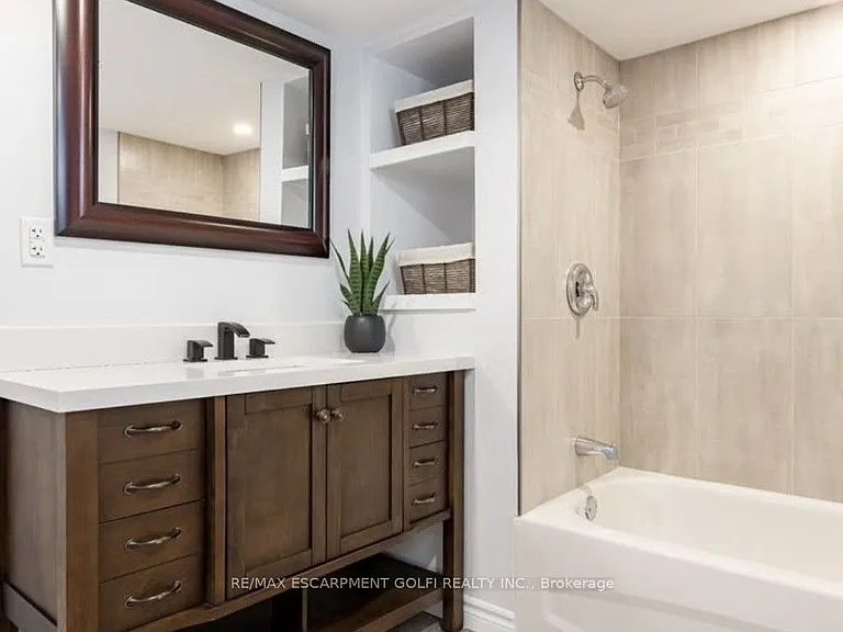 169 Wallace Ave S #LOWER — Photo 7