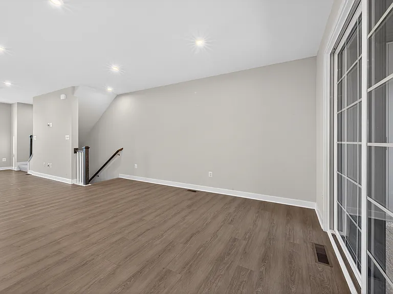 240 E Main St — Photo 27