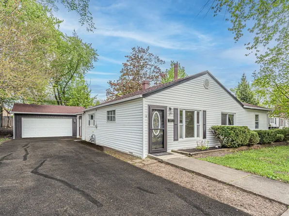 15 Johnathan Rd, Lake Zurich, IL 60047