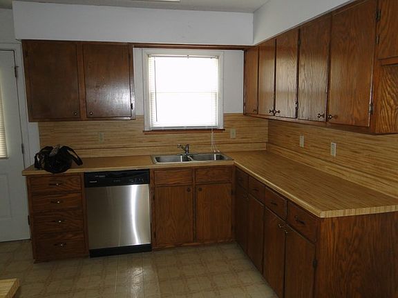 3rd image of 519 E 43rd St