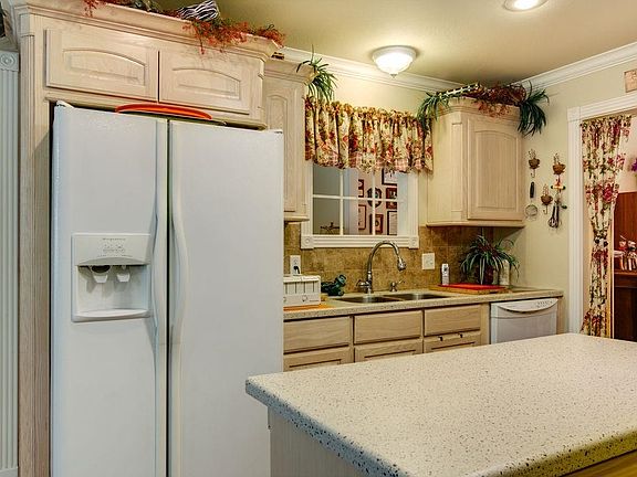 3rd image of 204 Woodland Lake Dr
