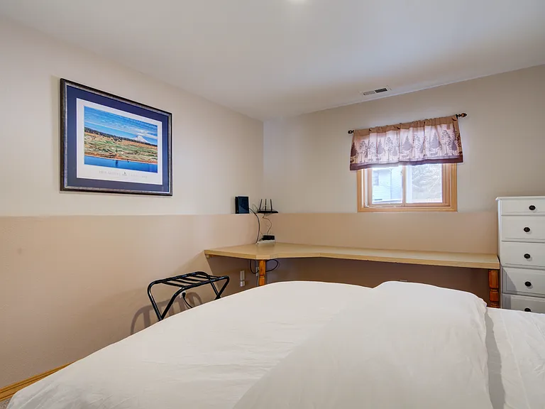 402 S Yellowstone Ave — Photo 17
