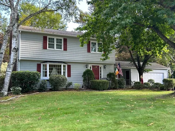 17 Westwood Dr, Wilbraham, MA 01095