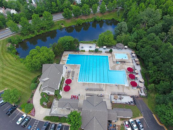 3rd image of 14928 Cub Run Park Dr