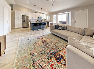 922 S Wanda Dr, Gilbert, AZ 85296