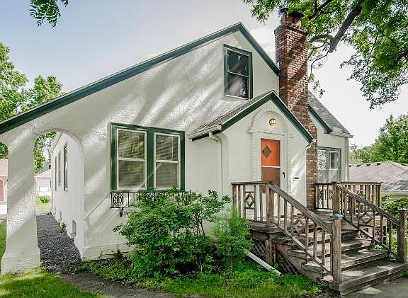 2nd image of 1822 Laurel Ave W