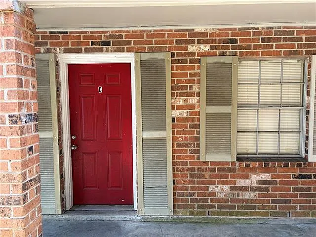 3 bed, 2.0 bath, 999 sqft, $1,100 — Photo 2