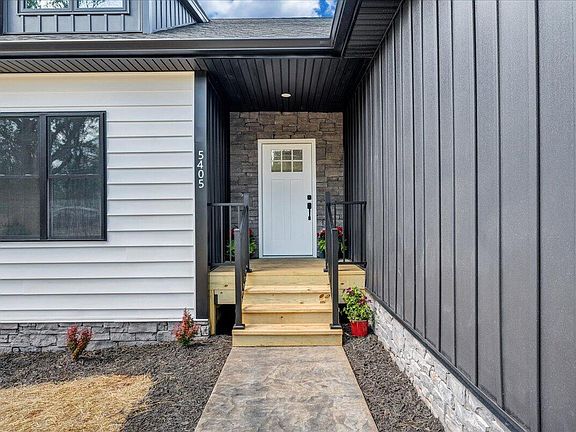 2nd image of 5405 Crescent Blvd