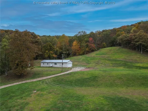 1518 Medina Rd, Ravenswood, WV 26164