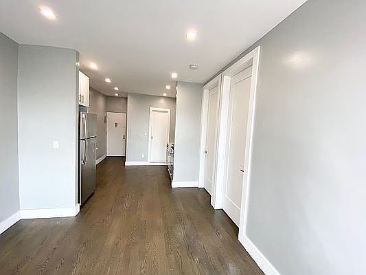 5th image of 322 E 126th St APT 25