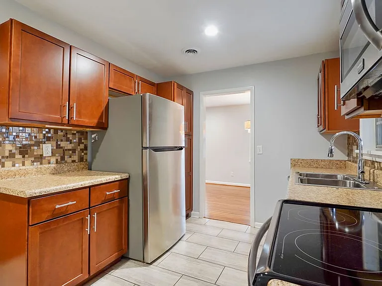 969 Oak Grove Rd — Photo 10