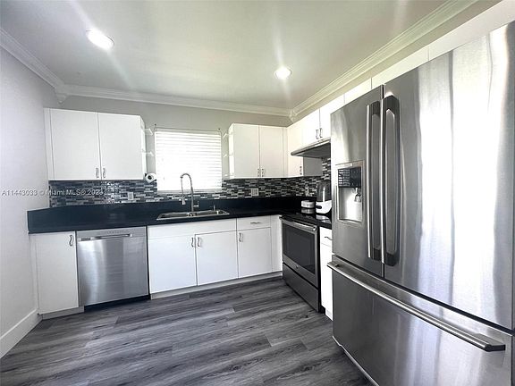 4th image of 1403 SW 48th Ter