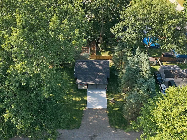 3117 Maplewood Dr — Photo 6