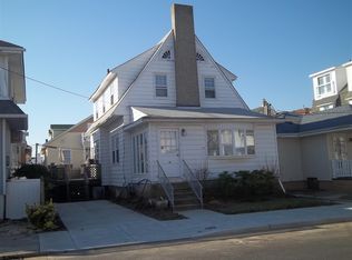 18 S Wyoming Ave, Ventnor, NJ 08406