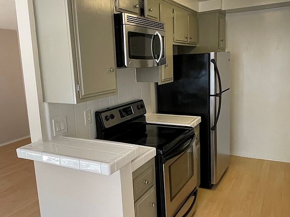 5th image of 11838 Goshen Ave APT 2