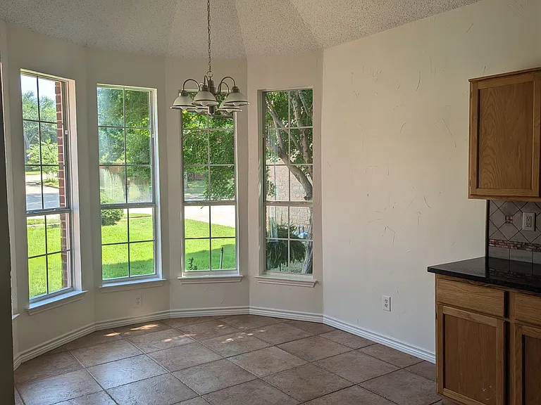 2296 Grandview Dr — Photo 17