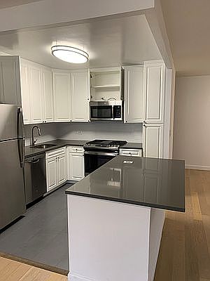 4th image of 245 E 58th St #8G