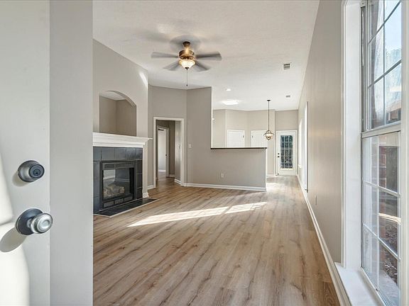 4th image of 7003 Parkbrook Ln