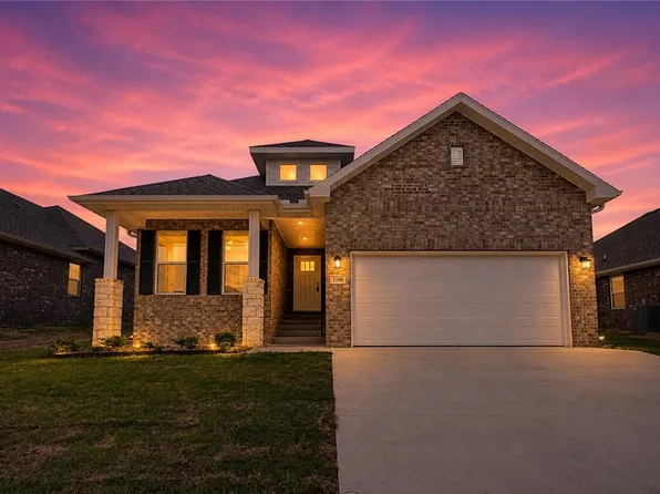 1100 Garrett Ln, Centerton, AR 72719