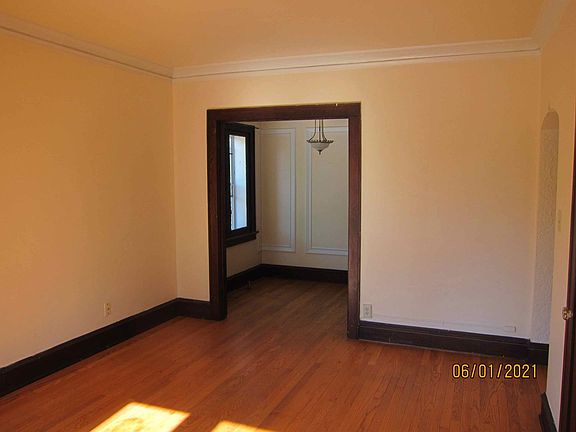 3rd image of 3807 N Oakland Ave APT 2