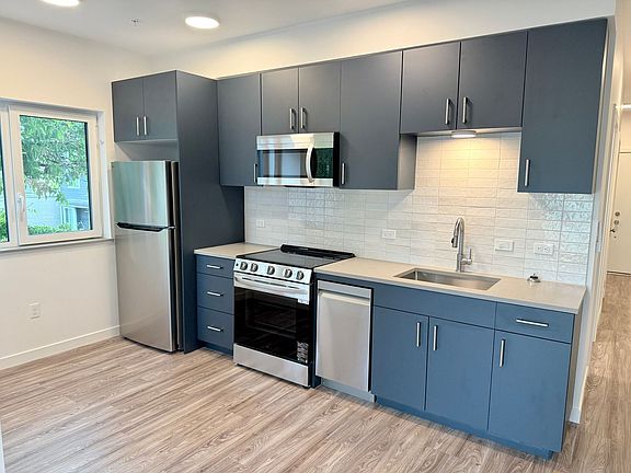 3rd image of 2380 N Killingsworth St #202