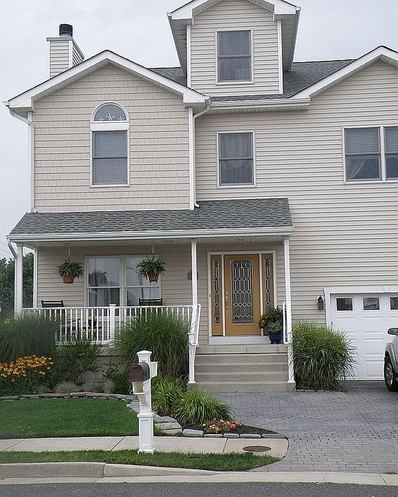 2nd image of 901 N Burghley Ave