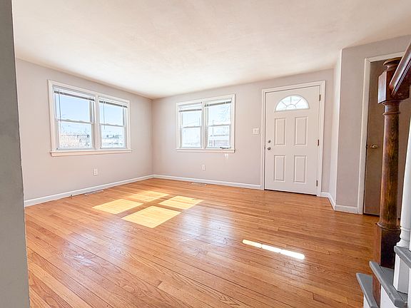 3rd image of 7 W Silver St