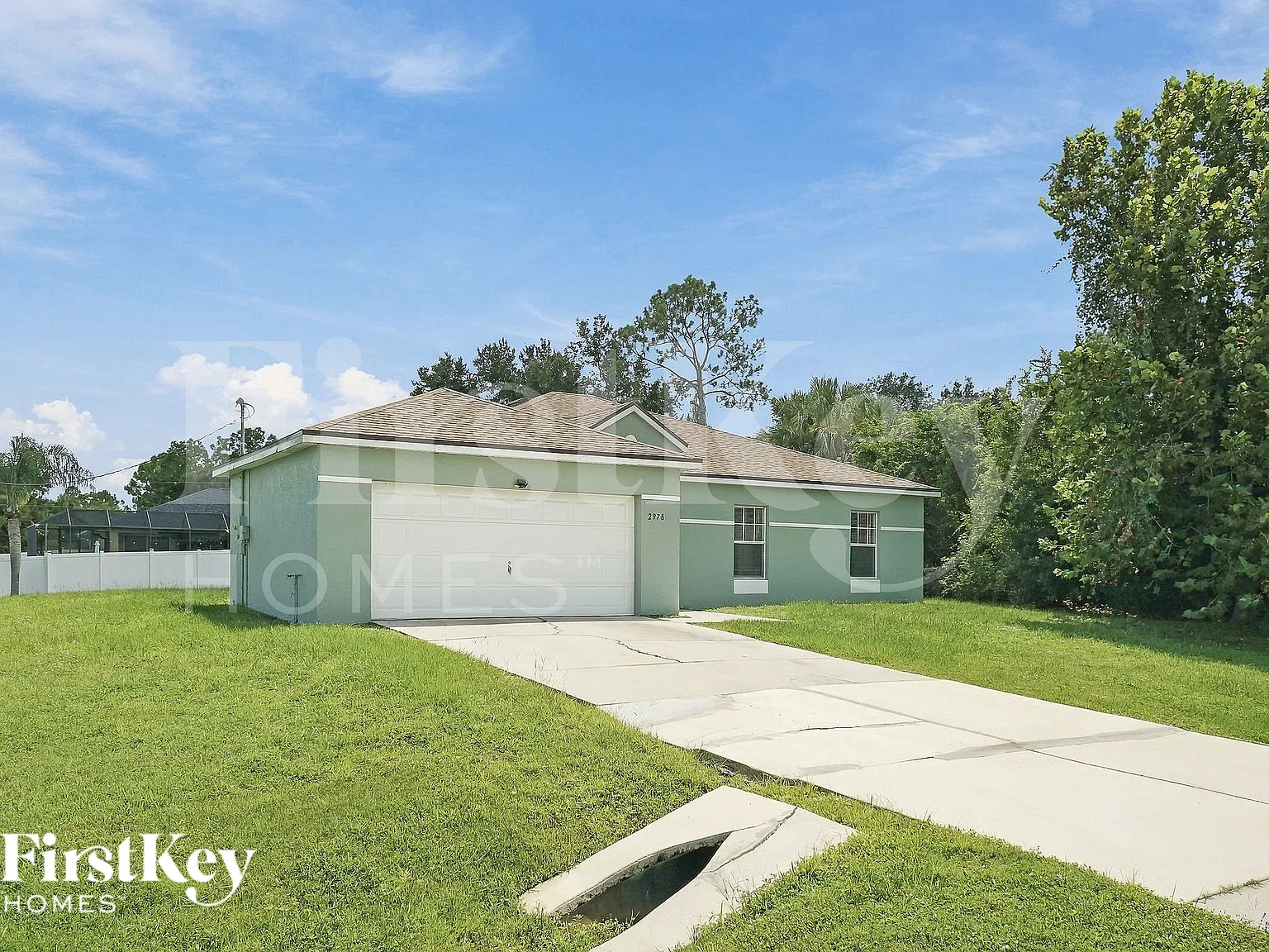 4 bed, 2.0 bath, 1400 sqft, $1,760 — Photo 2