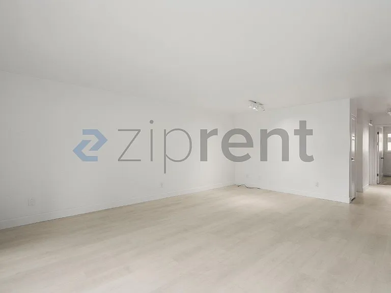 2501 Canterbury Ln E #222 — Photo 13