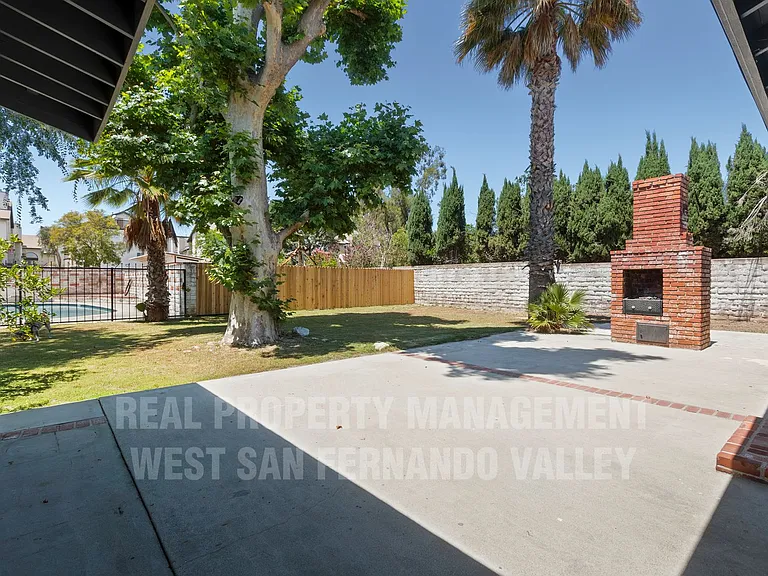 9801 Columbus Ave — Photo 45