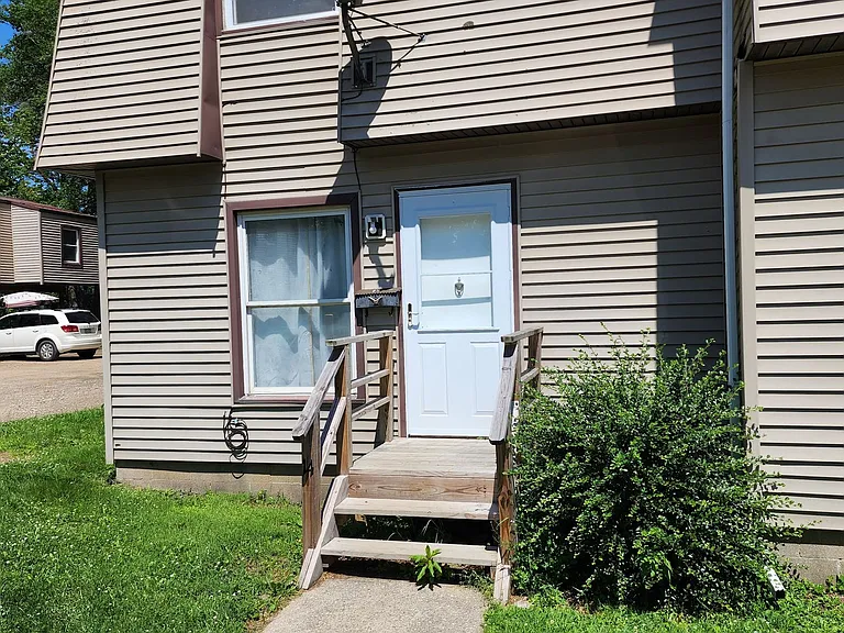39 Medbury Ave — Photo 21