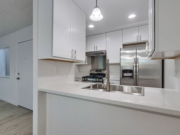 3rd image of 1401 Superior Ave #1409-06