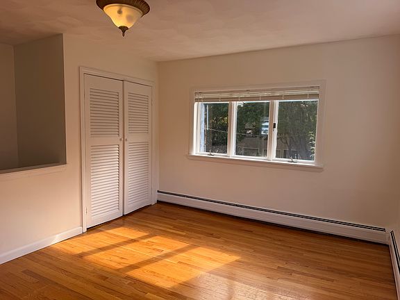 3rd image of 209 Charles St
