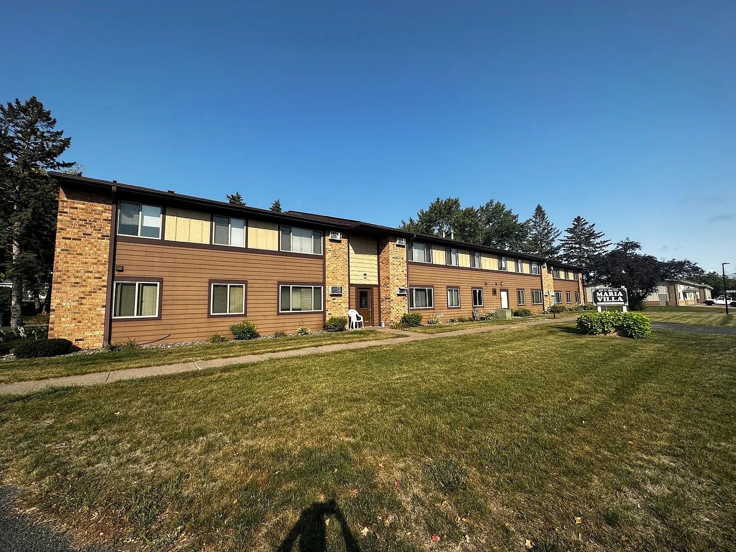 Multilevel Single Family Apartments — Photo 1