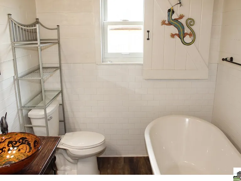 211 E Hogan Dr — Photo 13