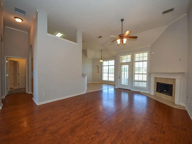 2648 Plum Creek Dr — Photo 2