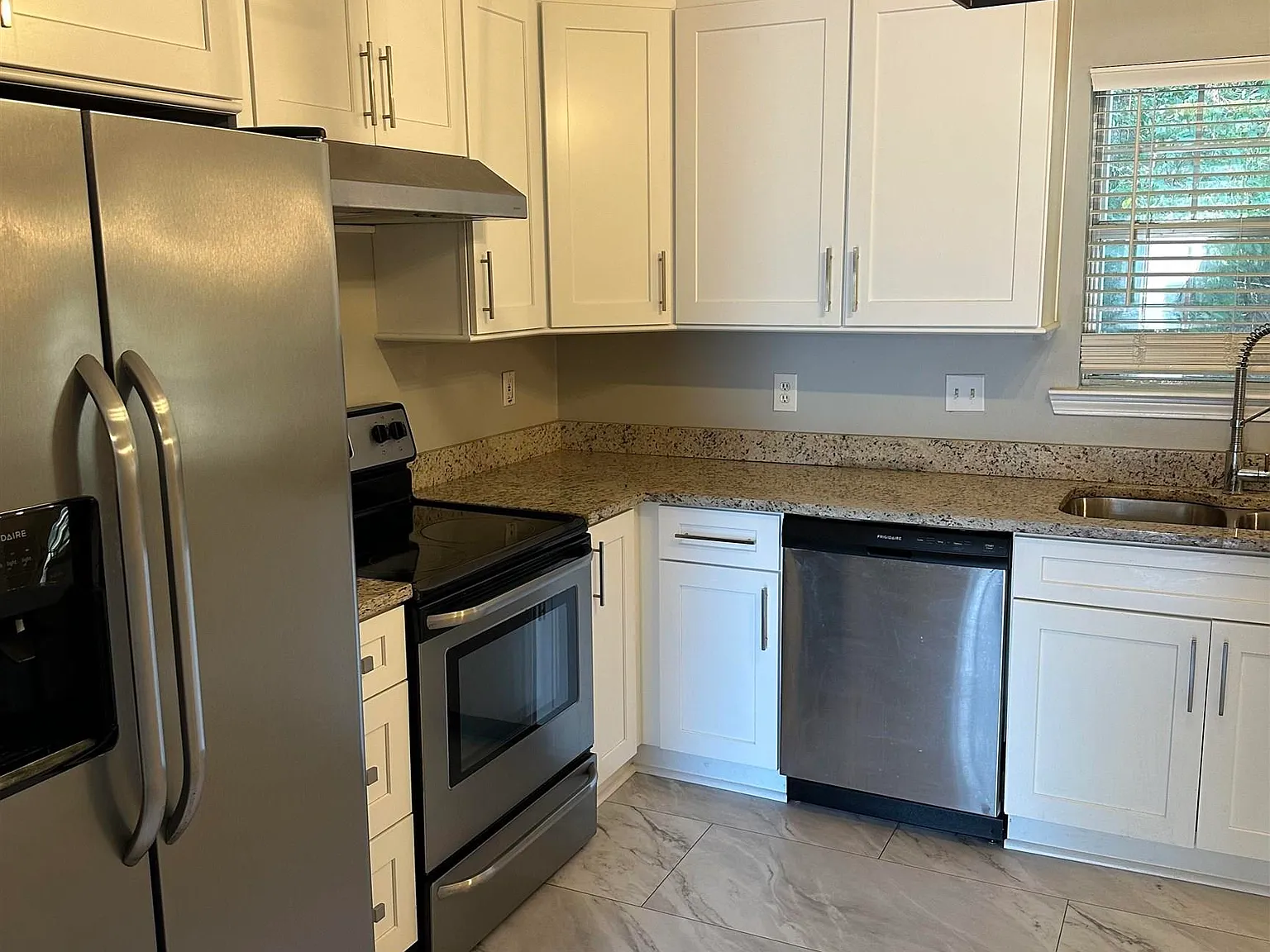 3 bed, 2.5 bath, 1512 sqft, $1,800 — Photo 4