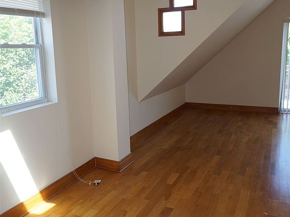 2nd Floor Entertainment Area