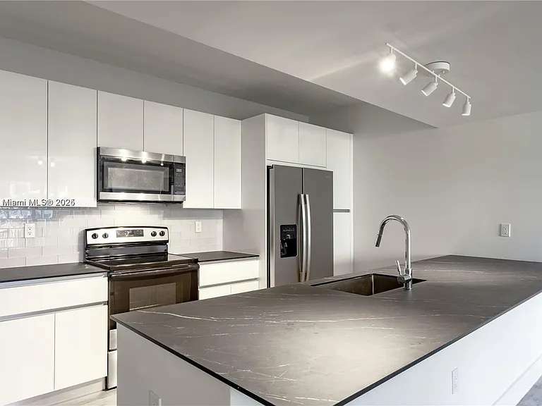 4400 Sunrise Blvd #T1 — Photo 25