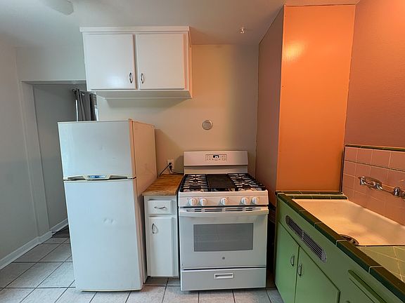 3rd image of 137 Rincon St
