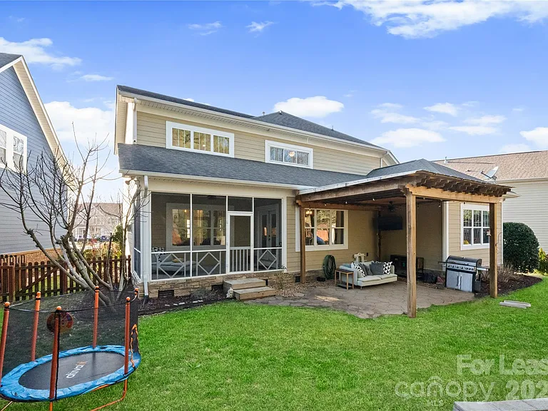18047 Northport Dr — Photo 4