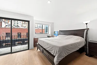 Sold by The SIMPLE Real Estate Co