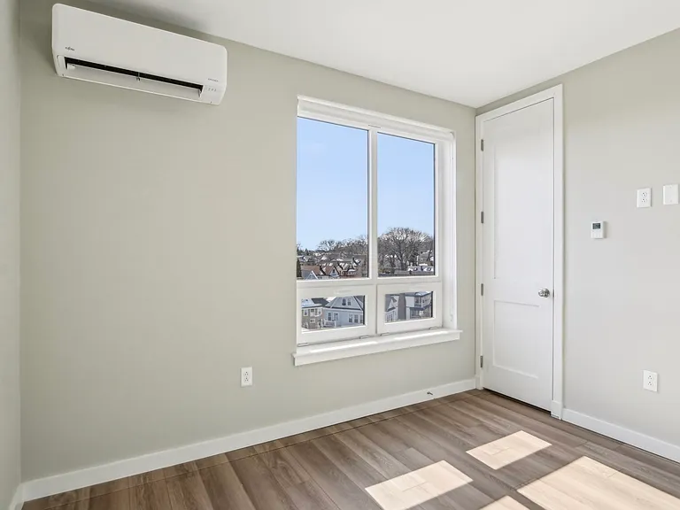 1937 Dorchester Ave #204 — Photo 5